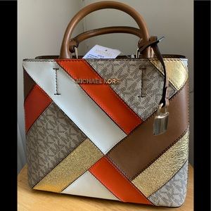 MICHAEL KORS NEW ADELE PERSM MULTI MD MESSENGER